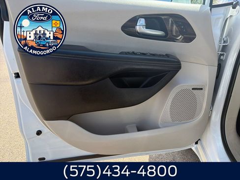Used 2021 Chrysler Pacifica Limited w/ Premium & Safety Sphere Group AWD/4WD image 10