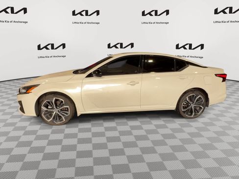 Used 2023 Nissan Altima 2.5 SR w/ SR Premium Package AWD/4WD image 5