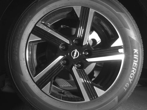 Used 2025 Nissan Sentra SV FWD image 14