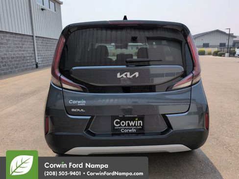 Used 2024 Kia Soul LX w/ Option Group 015 FWD image 4