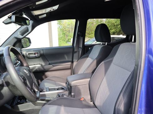 Used 2023 Toyota Tacoma TRD Sport w/ Technology Package image 11