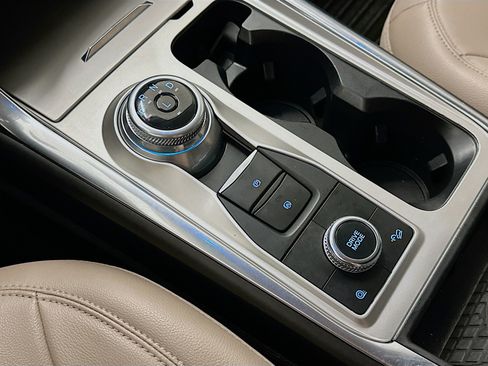 Used 2022 Ford Explorer Limited w/ Equipment Group 301A AWD/4WD image 25