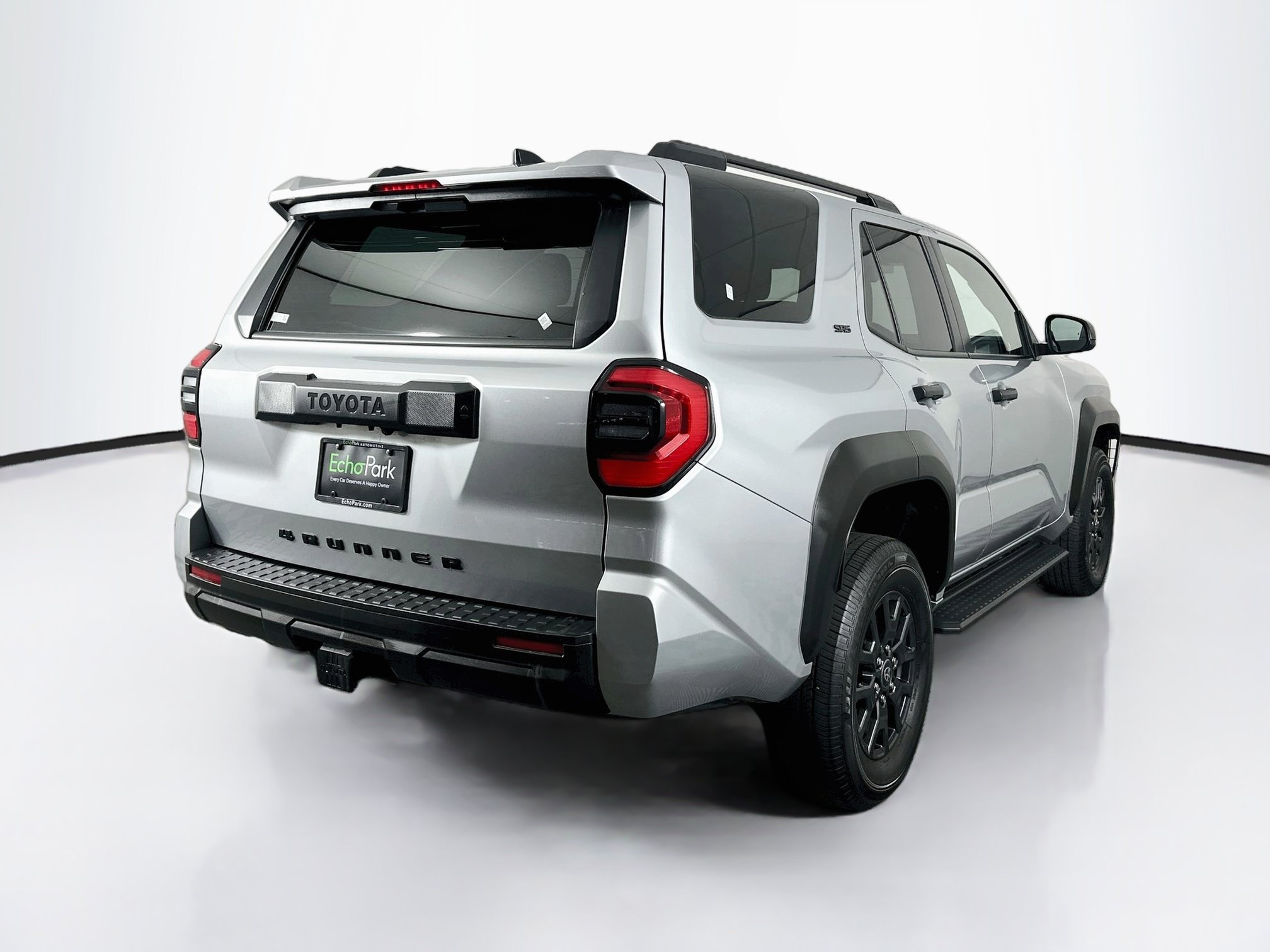 Used 2025 Toyota 4Runner SR5 AWD/4WD image 9