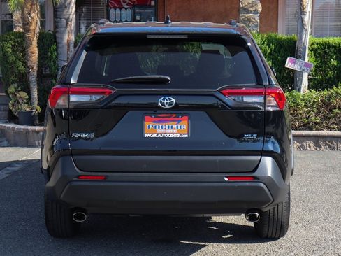 Used 2022 Toyota RAV4 XLE image 7