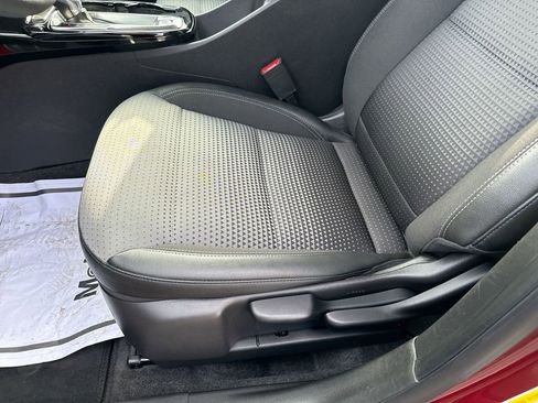 Certified 2025 Chevrolet Trax LT image 11