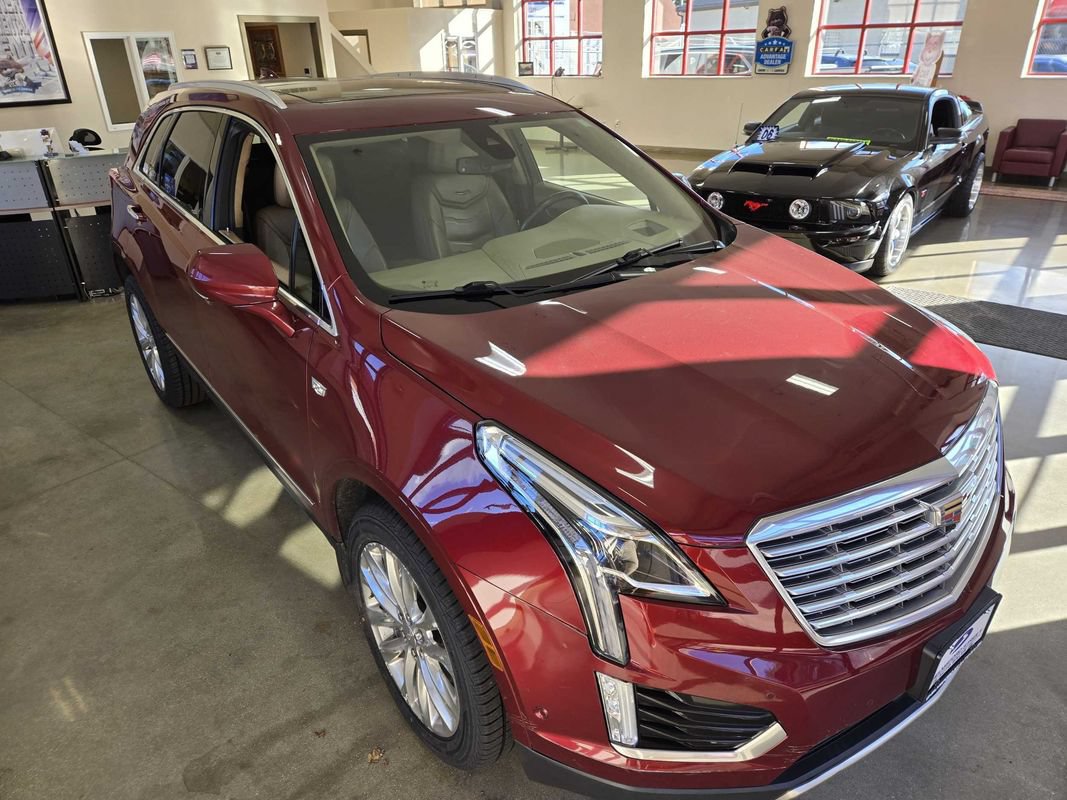 Used 2017 Cadillac XT5 Platinum w/ Driver Assist Package AWD/4WD image 9