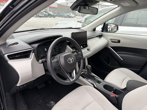 Used 2023 Toyota Corolla Cross LE image 8
