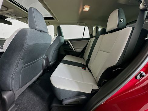 Used 2018 Toyota RAV4 XLE FWD image 28