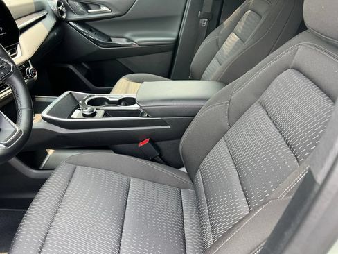 Used 2026 Chevrolet Equinox LT AWD/4WD image 10