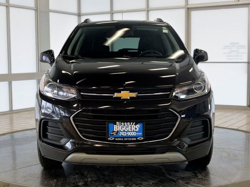 Used 2022 Chevrolet Trax LT w/ LT Convenience Package image 3