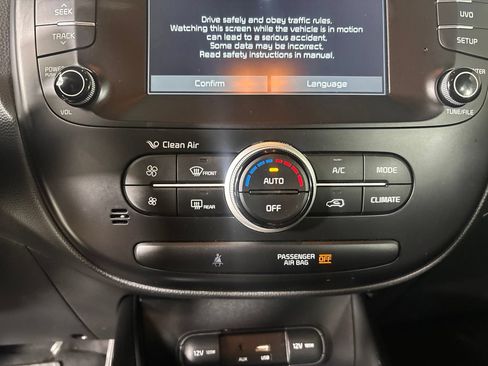 Used 2018 Kia Soul + FWD image 18