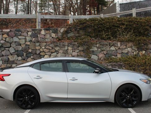 Used 2017 Nissan Maxima SR w/ Midnight Edition image 5