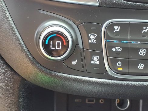 Used 2019 Chevrolet Equinox LT FWD image 21
