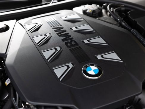 Used 2024 BMW 760i xDrive w/ Premium Package 2 image 16