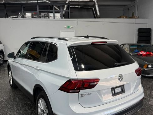 Used 2018 Volkswagen Tiguan SE w/ Panoramic Sunroof Package FWD image 8