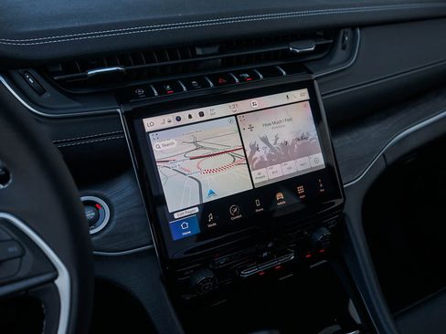 New 2025 Jeep Grand Cherokee Limited w/ Trailer Tow Package image 24