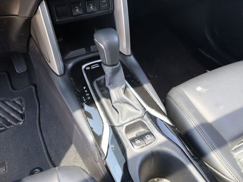 Used 2025 Toyota Corolla Cross AWD Hybrid w/ Convenience Package image 19