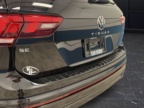 Used 2024 Volkswagen Tiguan SE R-Line AWD/4WD image 37