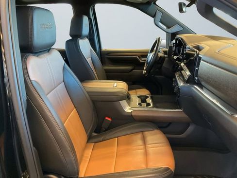 Used 2024 Chevrolet Silverado 3500 High Country w/ Technology Package image 15