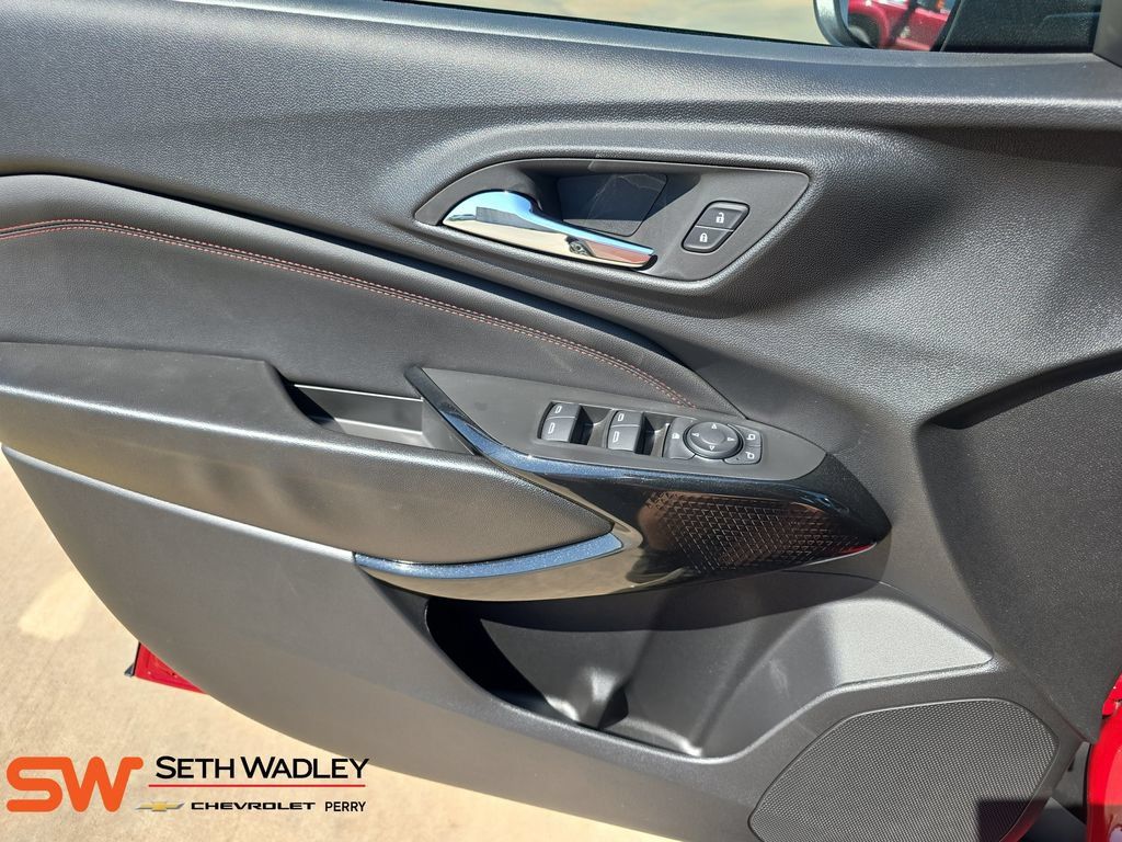 New 2026 Chevrolet Trax RS w/ Sunroof Package FWD image 28