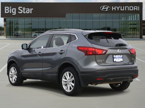 Used 2018 Nissan Rogue Sport SV w/ SV Technology Package image 3