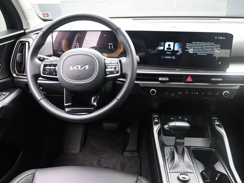 Used 2025 Kia Sorento S w/ Panoramic Sunroof Package FWD image 9