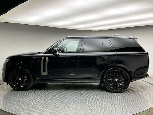 Used 2024 Land Rover Range Rover SE image 2