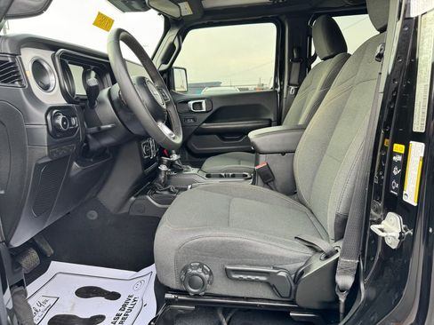 Used 2024 Jeep Wrangler Sahara image 17