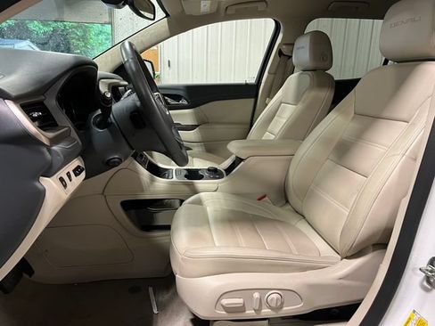 Used 2023 GMC Acadia Denali AWD/4WD image 3