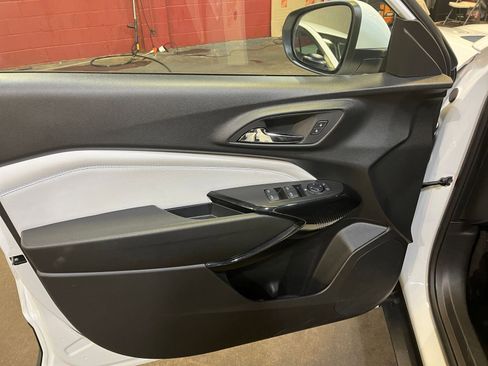 Used 2025 Chevrolet Trax LT w/ LT Convenience Package image 20