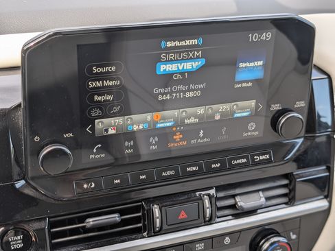 Used 2025 Nissan Pathfinder SL AWD/4WD image 30
