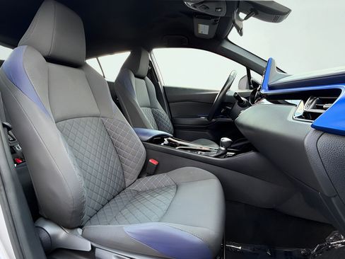 Used 2020 Toyota C-HR XLE FWD image 29