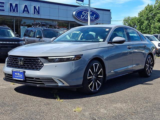 Used 2023 Honda Accord Touring image 3