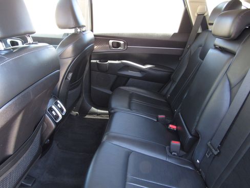 Used 2024 Kia Sorento S AWD/4WD image 13