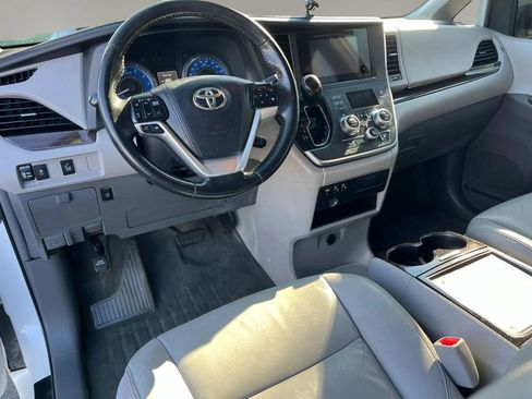 Used 2015 Toyota Sienna XLE image 12