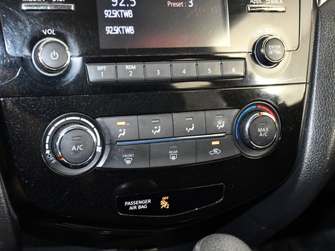 Used 2015 Nissan Rogue S AWD/4WD image 28