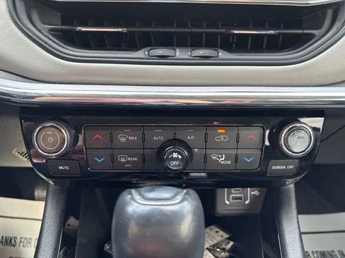 Used 2022 Jeep Compass Limited AWD/4WD image 17