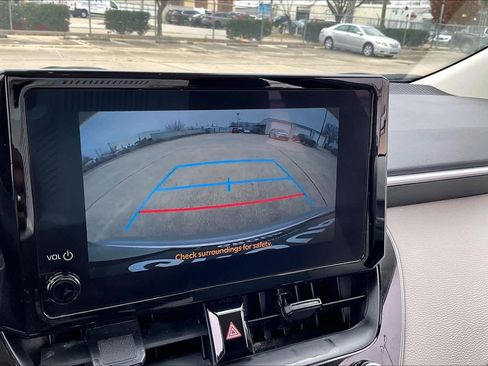 Used 2025 Toyota Corolla LE image 28