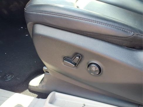Used 2024 Chrysler Pacifica Limited FWD image 5