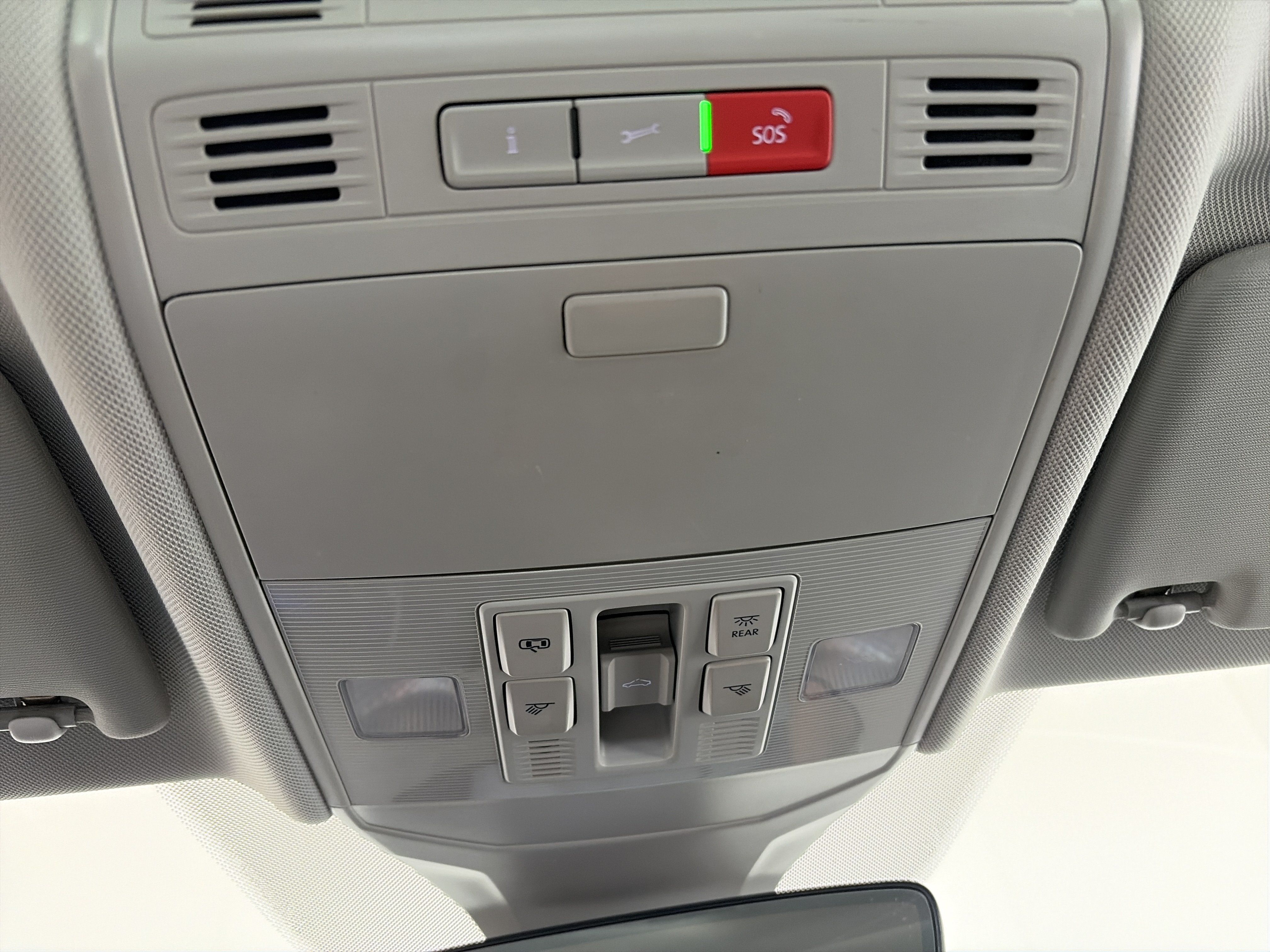 Used 2025 Volkswagen Jetta SE FWD image 34