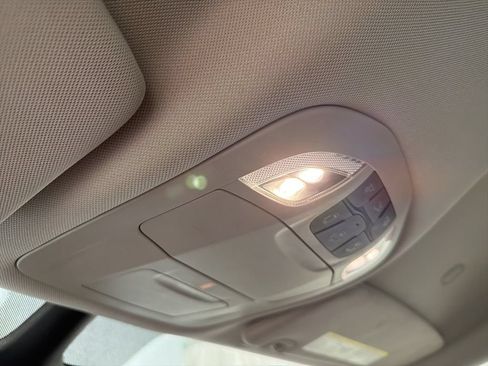 Used 2024 Chrysler Pacifica Touring-L FWD image 32