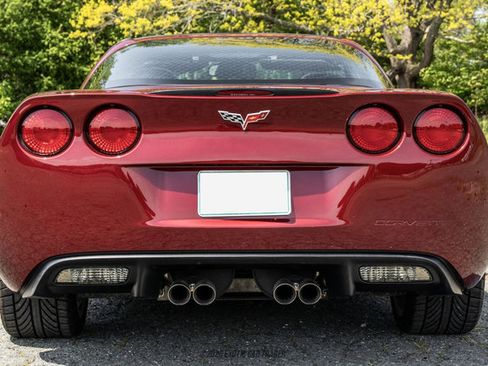 Used 2007 Chevrolet Corvette Coupe w/ Preferred Equipment Group RWD image 7
