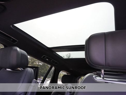 Used 2024 Land Rover Range Rover Long Wheelbase Autobiography image 4