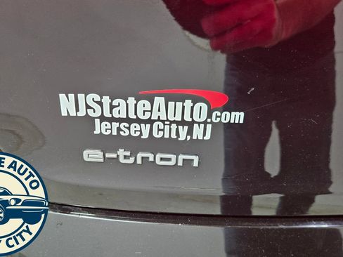 Used 2021 Audi e-tron Premium w/ Convenience Plus Package AWD/4WD image 33