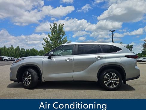 Used 2024 Toyota Highlander XLE AWD/4WD image 5