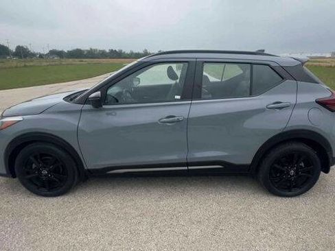 Used 2023 Nissan Kicks SR w/ SR Premium Package FWD image 5