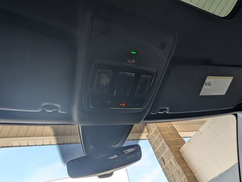 Used 2025 Volkswagen Atlas Cross Sport SEL image 31