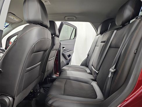 Certified 2022 Chevrolet Trax LT w/ LT Convenience Package image 18