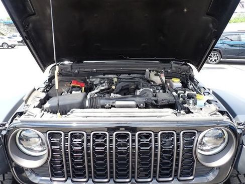 Used 2024 Jeep Wrangler Unlimited Rubicon AWD/4WD image 13