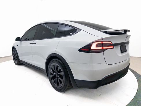 Used 2022 Tesla Model X image 11